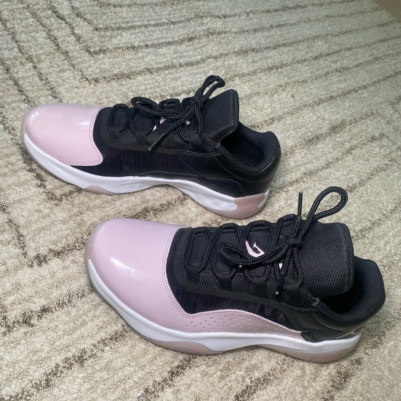 Women’s Air Jordan 11 CMFT Low Black and Lavender Sneakers Size 9 - Picture 3 of 11